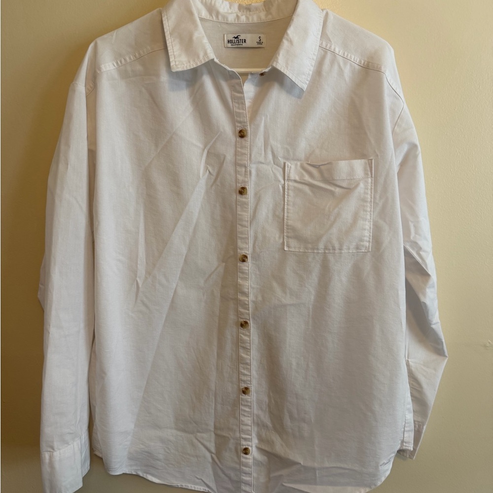 Hollister Men's White Long-Sleeve Button-Down Shirt